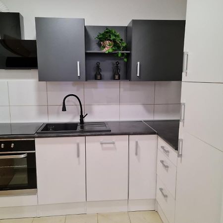 Apartman Vinyl - Self Chek-In Osijek Luaran gambar