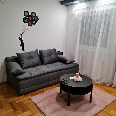 Apartman Vinyl - Self Chek-In Osijek Luaran gambar