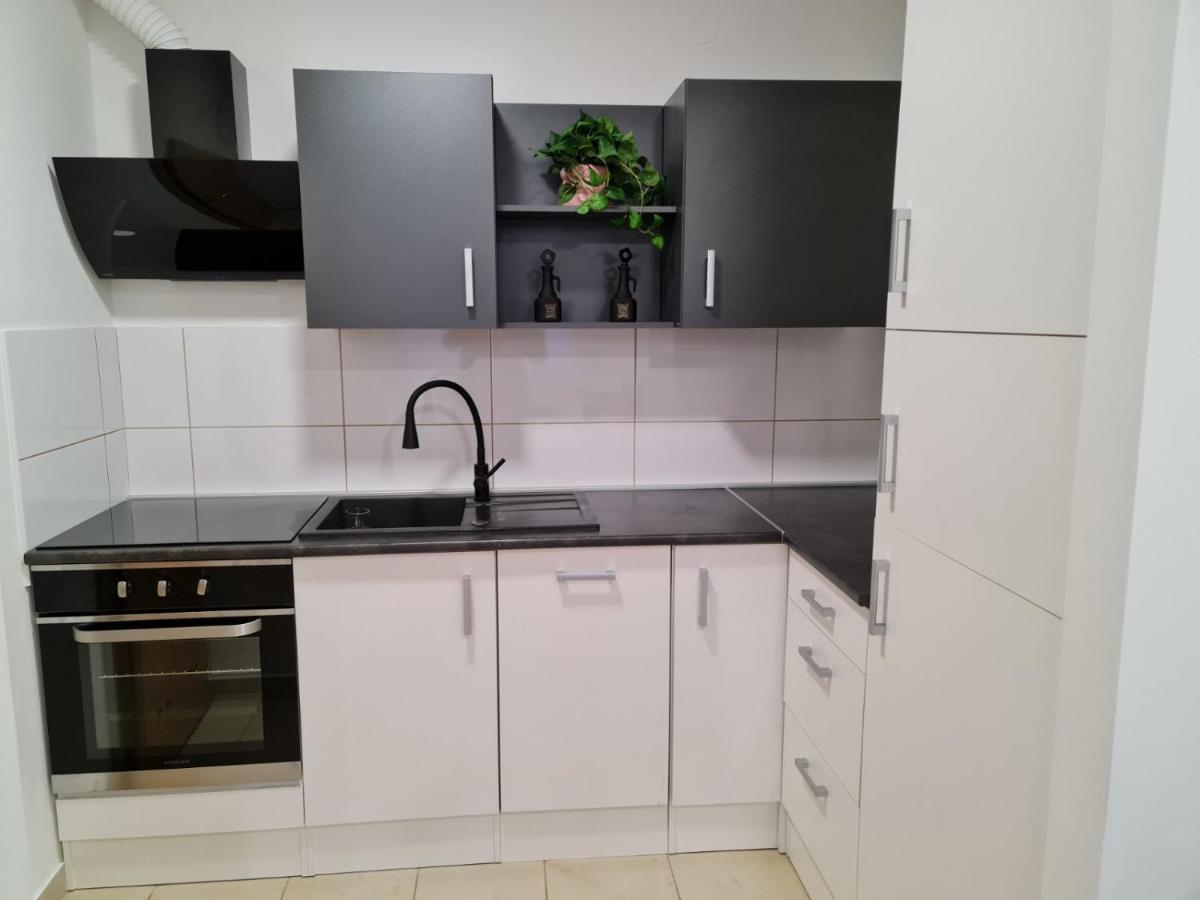 Apartman Vinyl - Self Chek-In Osijek Luaran gambar