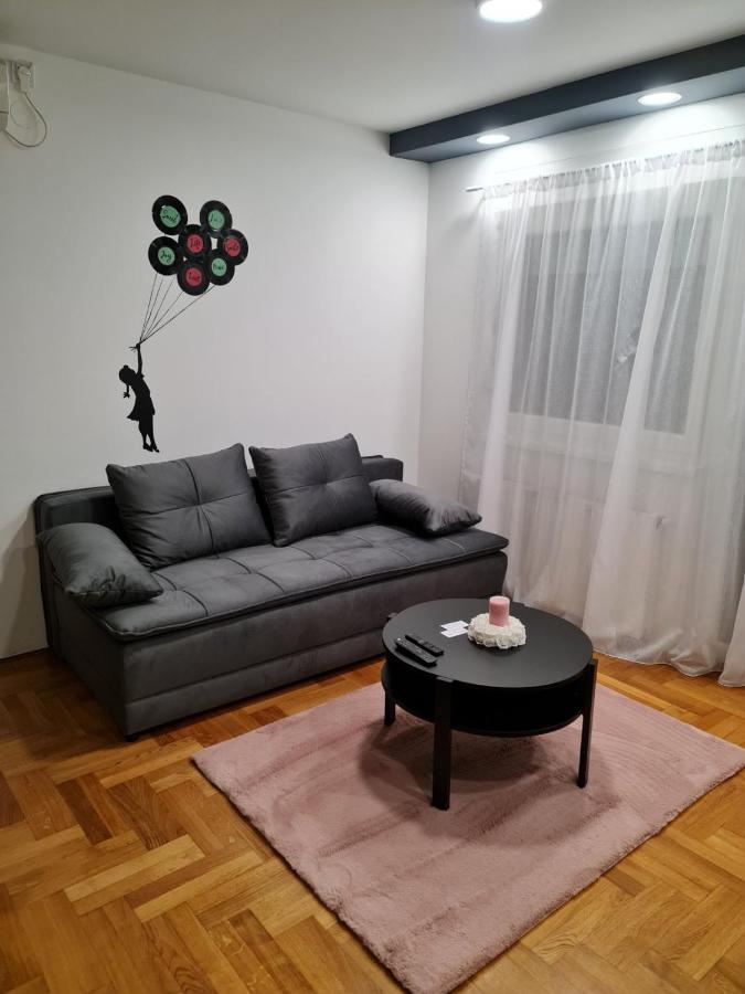 Apartman Vinyl - Self Chek-In Osijek Luaran gambar